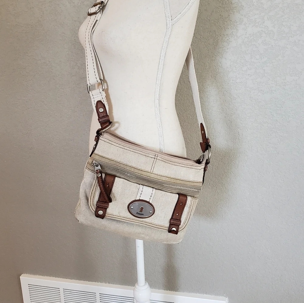 Fossil crossbody Purse. Adjustable straps